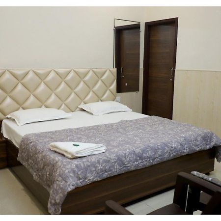 Rk Lodge Amritsar Exteriör bild