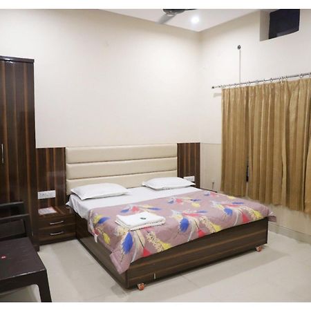 Rk Lodge Amritsar Exteriör bild