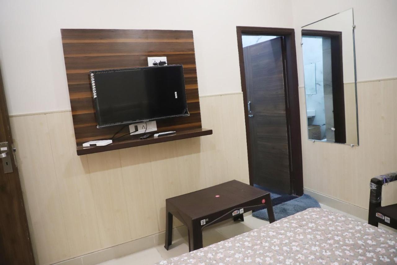 Rk Lodge Amritsar Exteriör bild