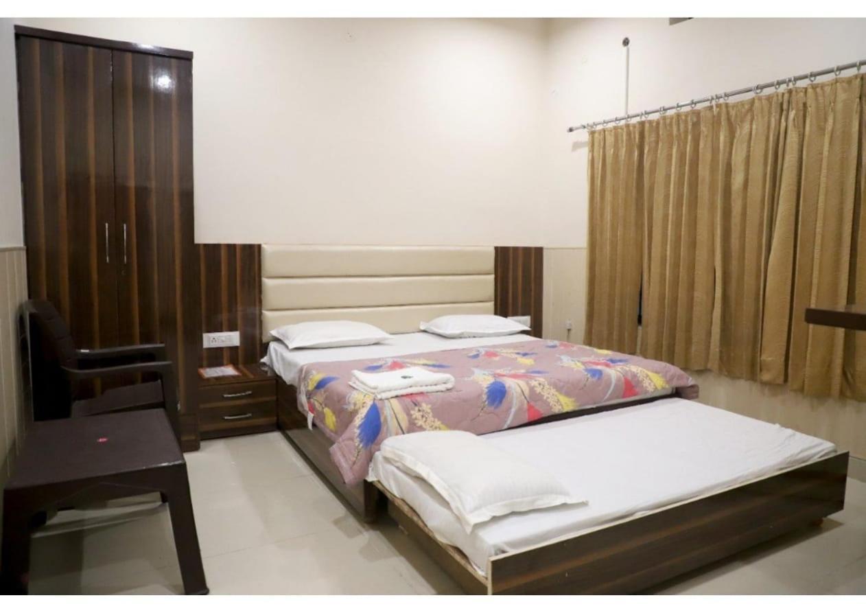 Rk Lodge Amritsar Exteriör bild