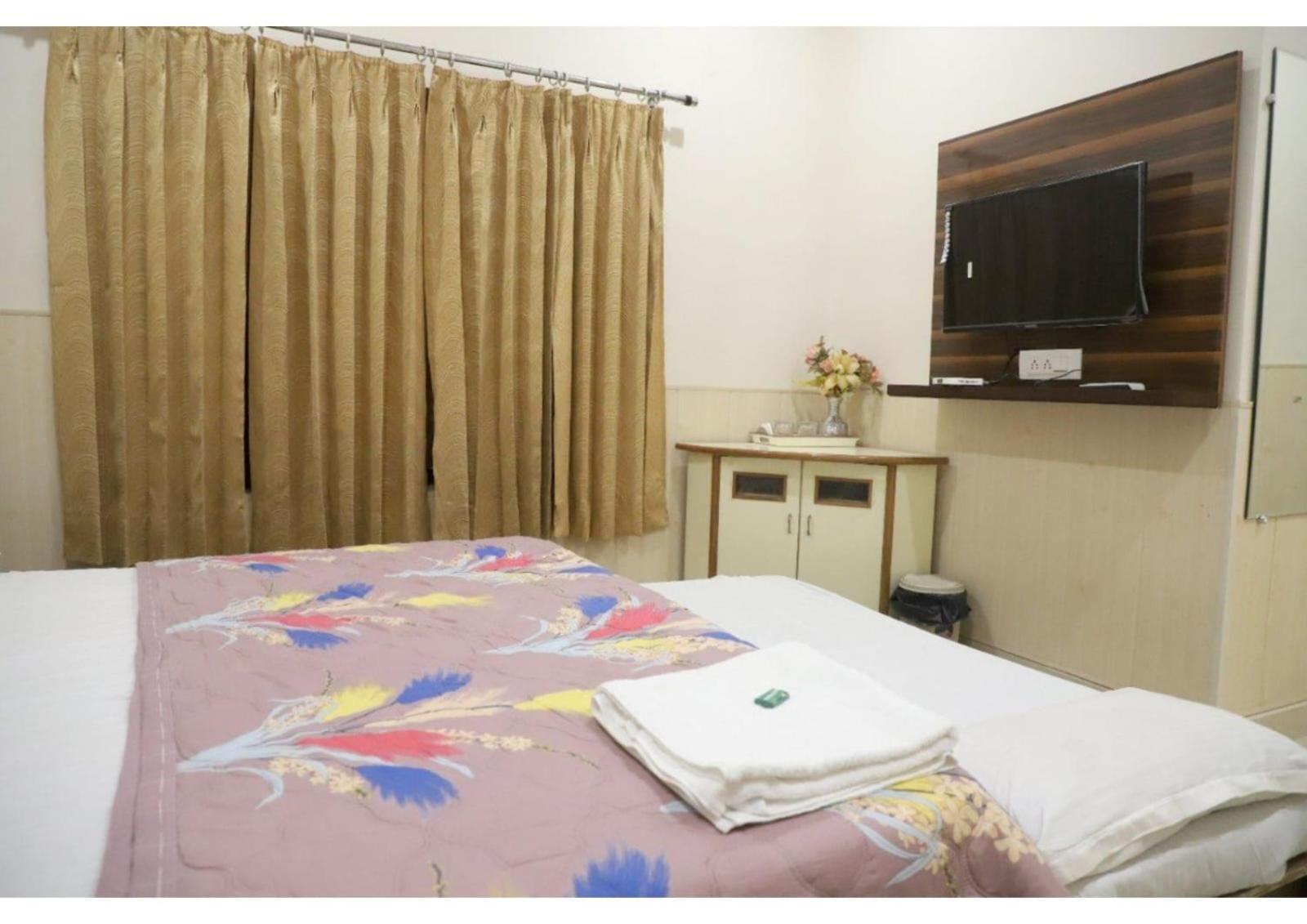 Rk Lodge Amritsar Exteriör bild