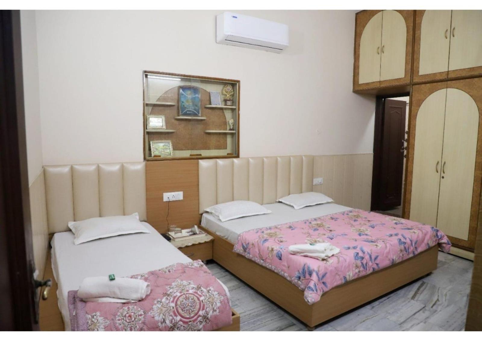 Rk Lodge Amritsar Exteriör bild