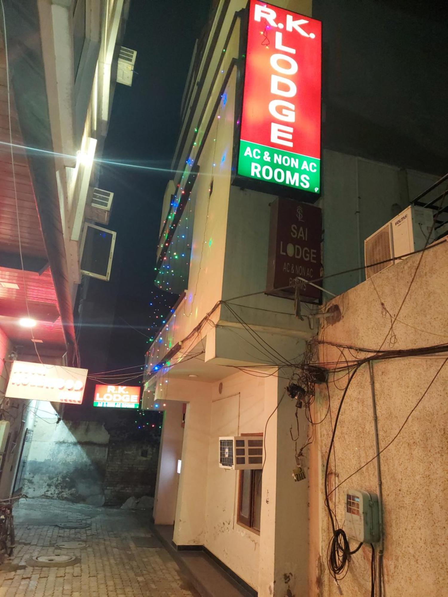 Rk Lodge Amritsar Exteriör bild