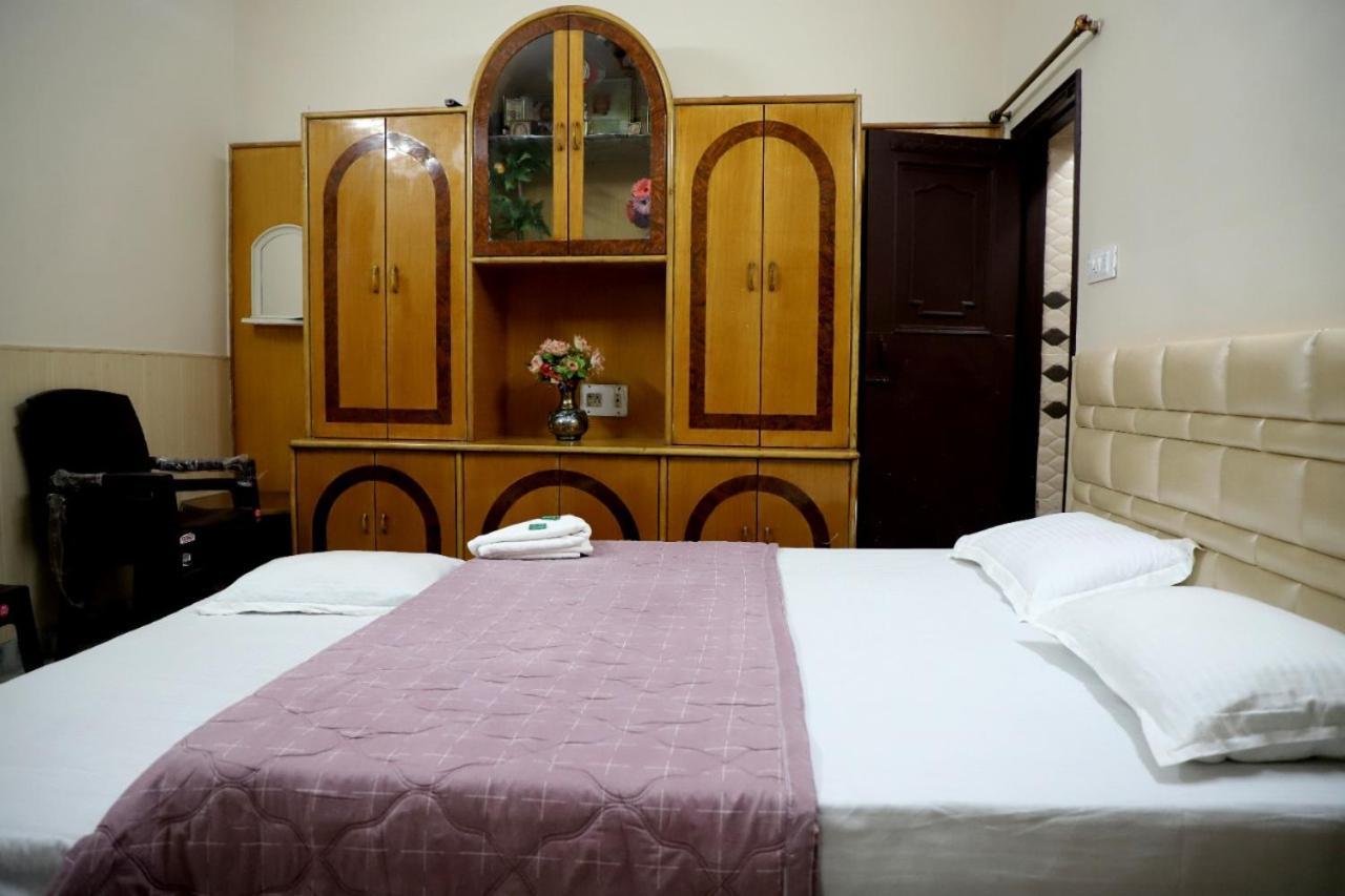 Rk Lodge Amritsar Exteriör bild