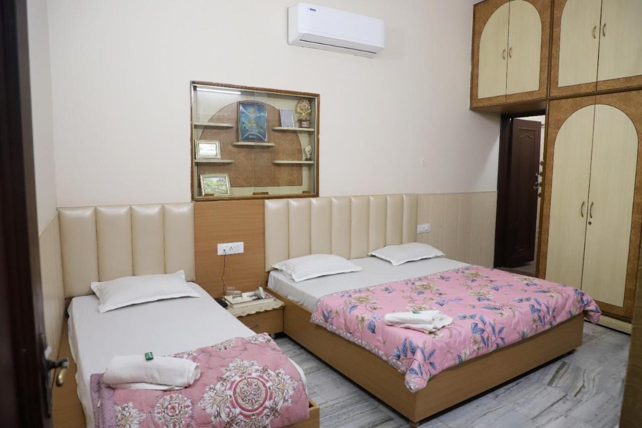 Rk Lodge Amritsar Exteriör bild