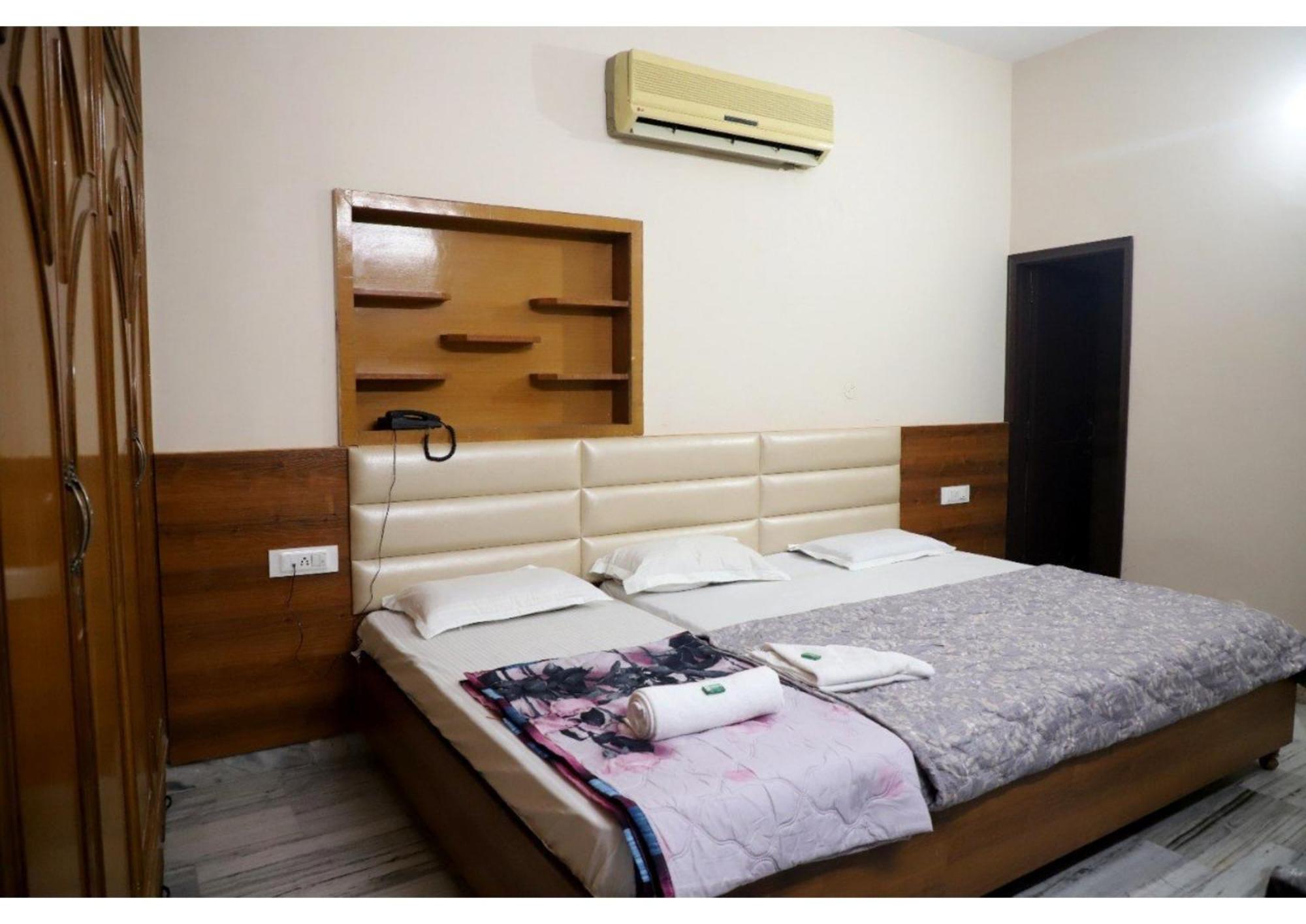 Rk Lodge Amritsar Exteriör bild