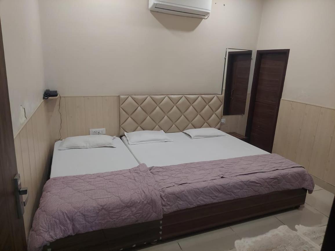 Rk Lodge Amritsar Exteriör bild